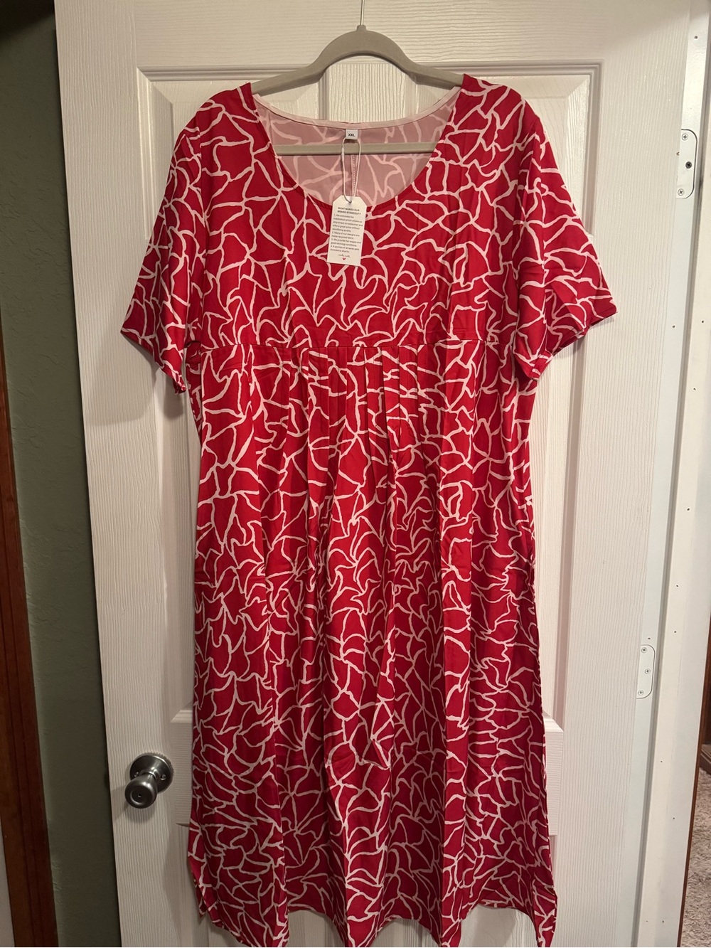 NWT Made with Love Sz XXL Red Short-Sleeve Midi Dress with White Abstract Print